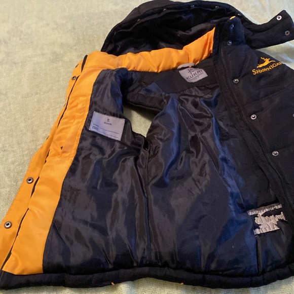 Vest like new condition, unisex size Small. - Picture 2 of 3